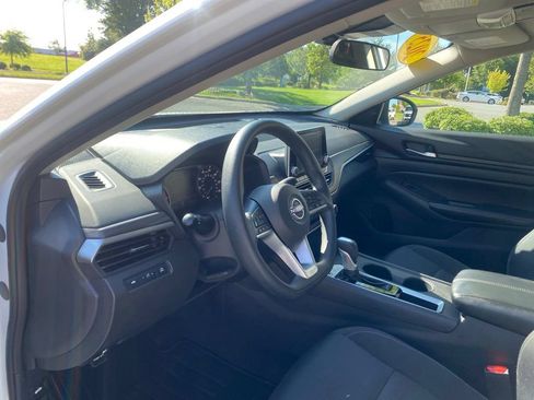 Used 2025 Nissan Altima 2.5 SV FWD image 17