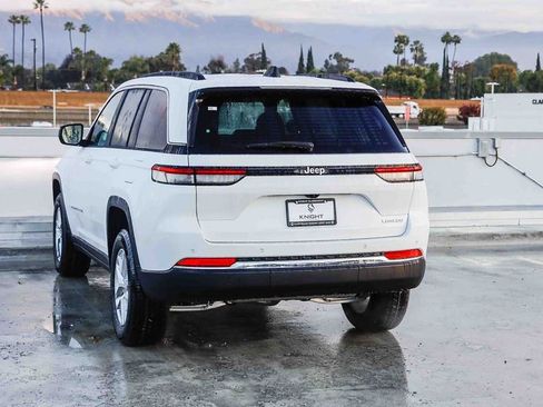 New 2025 Jeep Grand Cherokee Laredo image 7