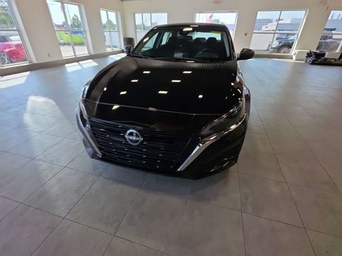 Used 2025 Nissan Altima 2.5 SV FWD image 2