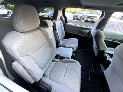 Used 2024 Toyota Sienna LE w/ LE Plus Package AWD/4WD image 15