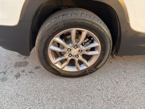 Used 2024 GMC Terrain SLT image 44