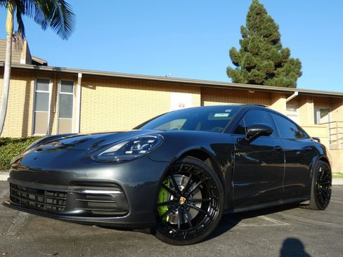 Used 2018 Porsche Panamera 4 image 15