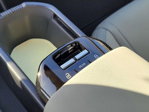 New 2026 Volvo EX30 Plus w/ Protection Package Premier image 19