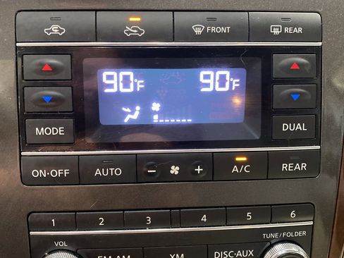 Used 2015 Nissan Quest SV image 16