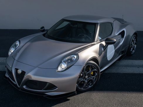Used 2015 Alfa Romeo 4C Coupe w/ Leather Interior Group RWD image 2