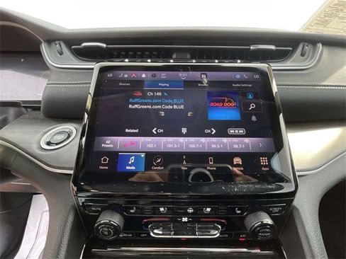 Used 2023 Jeep Grand Cherokee Limited w/ Luxury Tech Group II image 23