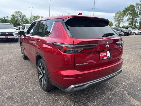 Used 2025 Mitsubishi Outlander SE AWD/4WD image 3