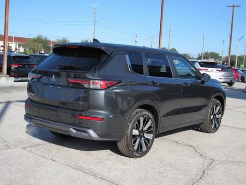 New 2025 Mitsubishi Outlander SE FWD image 3