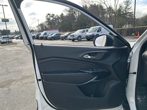 New 2026 Chevrolet Trax RS w/ Sunroof Package image 19