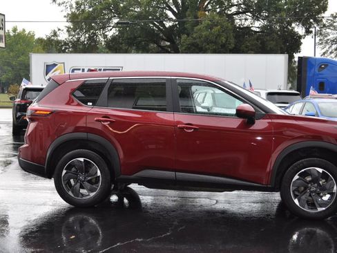 Used 2024 Nissan Rogue SV image 15