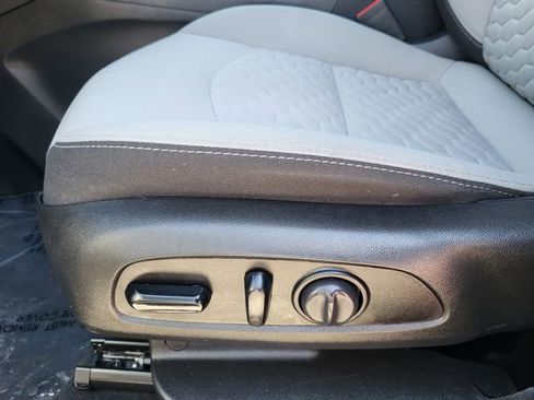 Used 2021 Chevrolet Equinox LS w/ LS Convenience Package FWD image 16