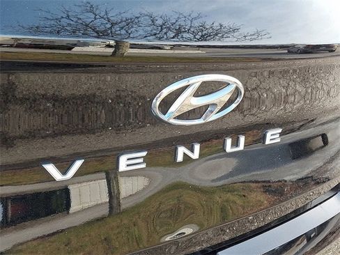 Used 2022 Hyundai Venue SE image 30