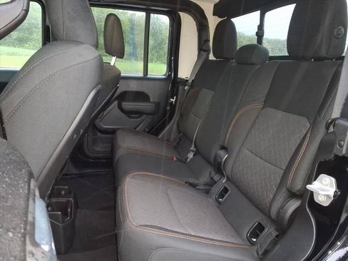 Used 2026 Jeep Gladiator Mojave AWD/4WD image 23