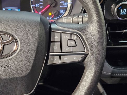 Used 2021 Toyota Highlander L FWD image 28