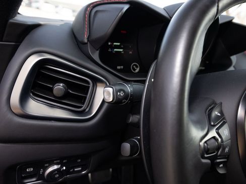 Used 2023 Aston Martin V8 Vantage Coupe image 37