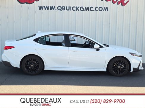 Used 2025 Toyota Camry SE w/ Convenience Package image 9