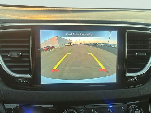 Used 2025 Chrysler Voyager LX image 15