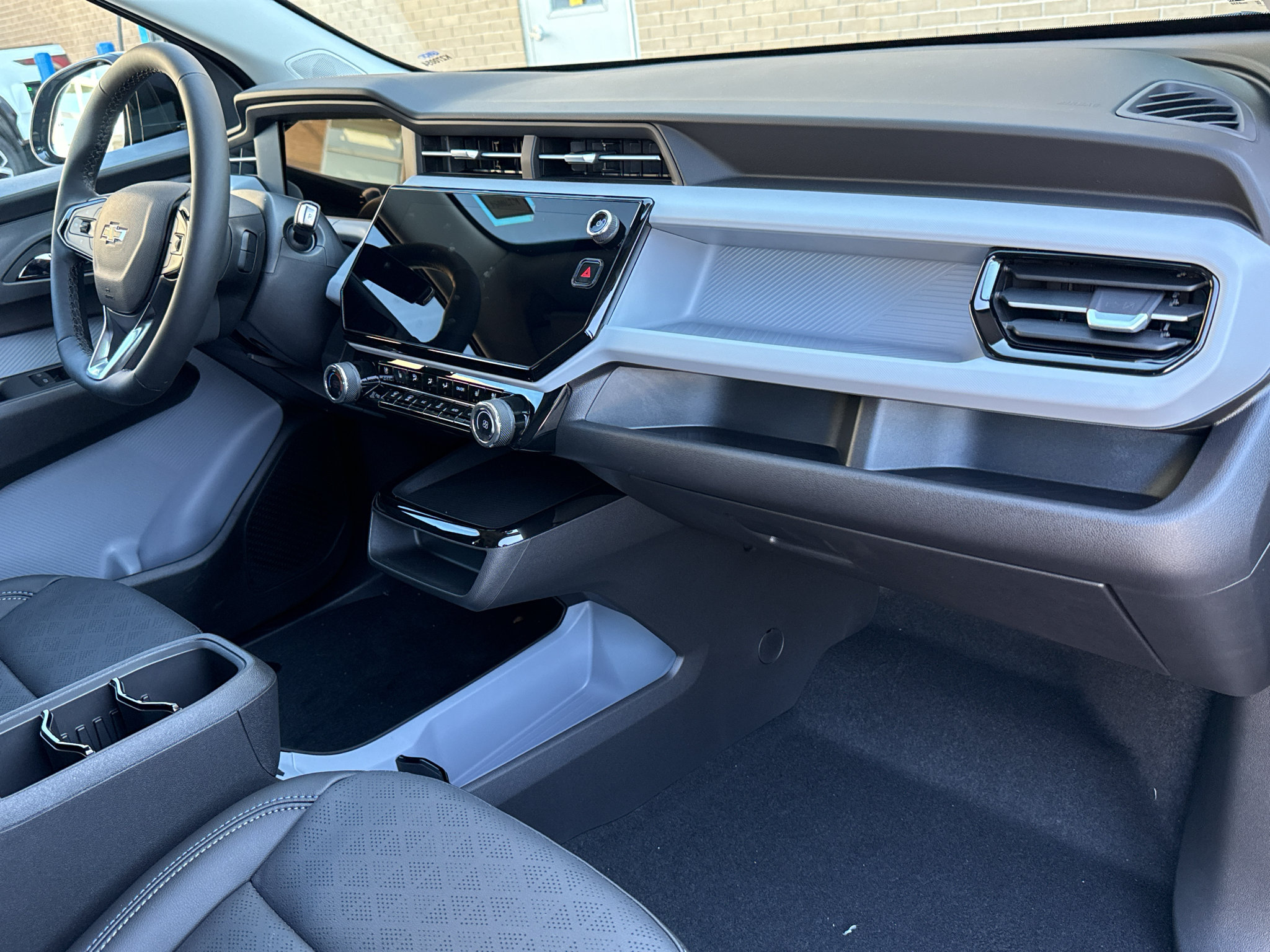 New 2027 Chevrolet Bolt LT w/ Comfort Package FWD image 38