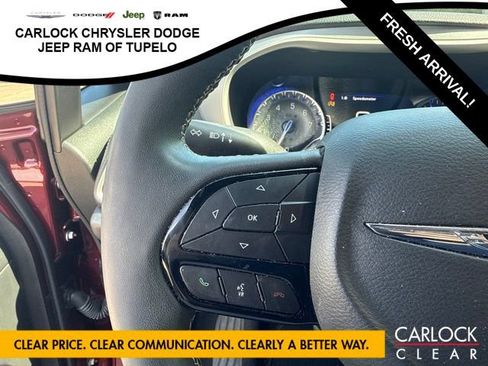 Used 2022 Chrysler Pacifica Touring FWD image 16