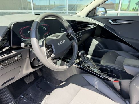 Used 2025 Kia Niro EX FWD image 34
