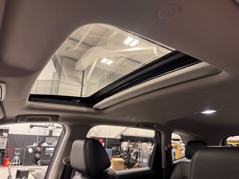 Used 2025 Honda CR-V EX-L image 16