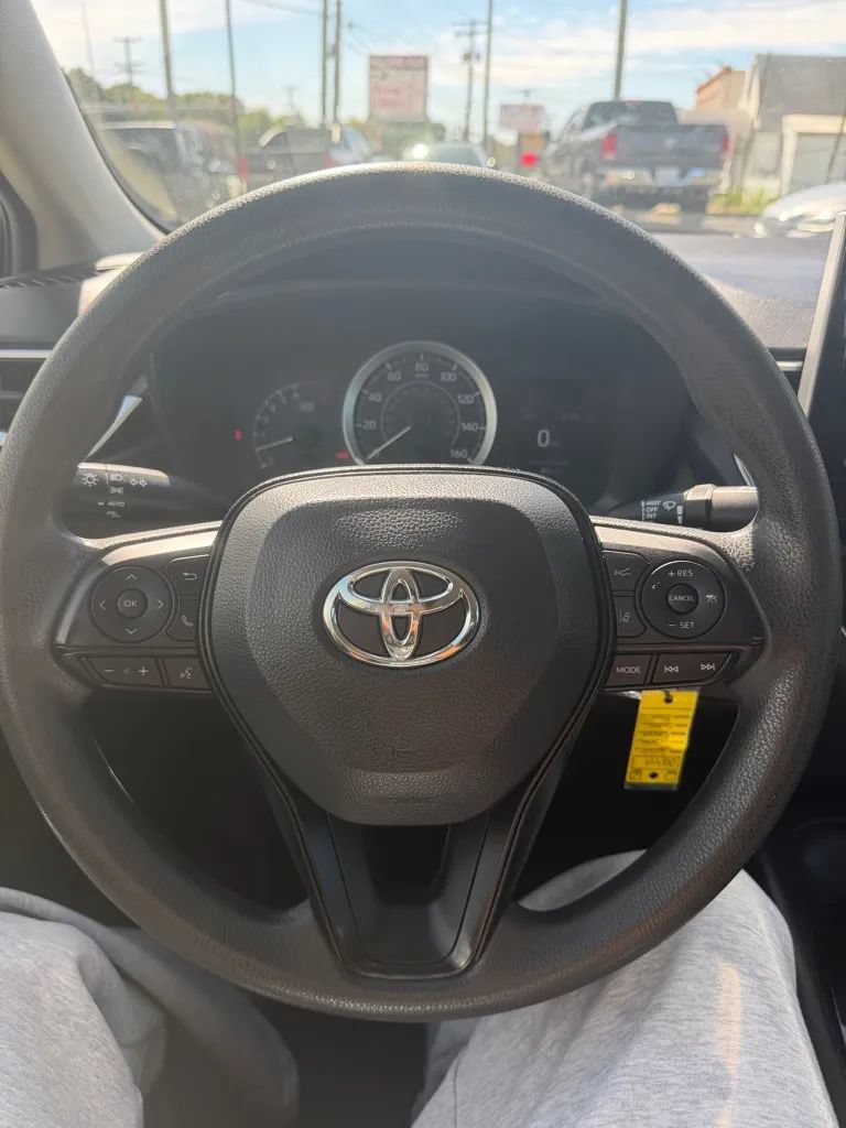 Used 2020 Toyota Corolla LE FWD image 11