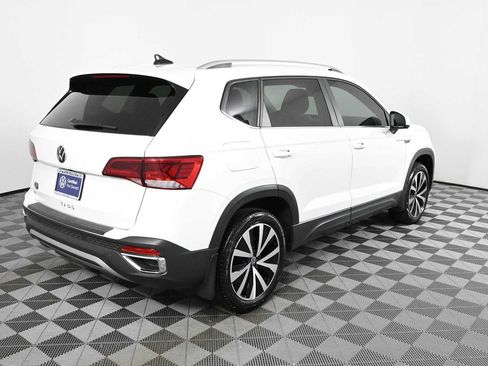 Certified 2024 Volkswagen Taos SE FWD image 5
