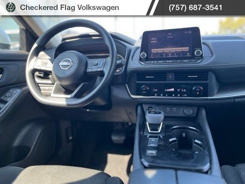 Used 2024 Nissan Rogue SV FWD image 33