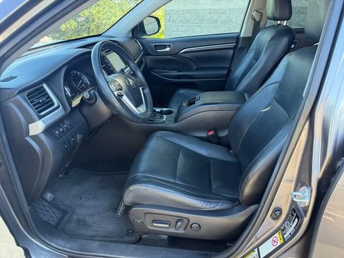 Used 2016 Toyota Highlander Limited FWD image 28