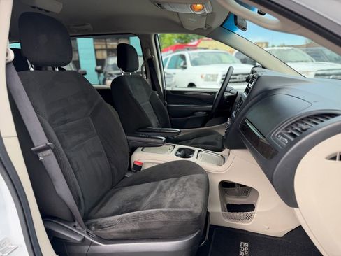 Used 2016 Dodge Grand Caravan SXT FWD image 6