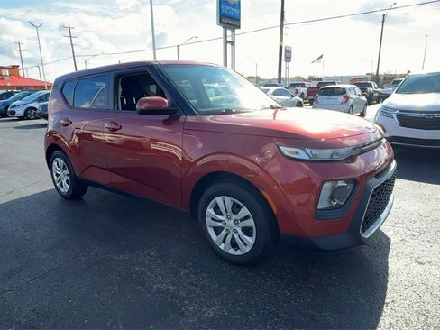 Used 2020 Kia Soul LX image 2