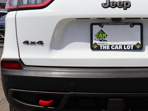 Used 2021 Jeep Cherokee Trailhawk w/ Premium Leather Package AWD/4WD image 19