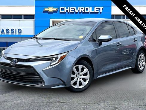 Used 2024 Toyota Corolla LE FWD image 3