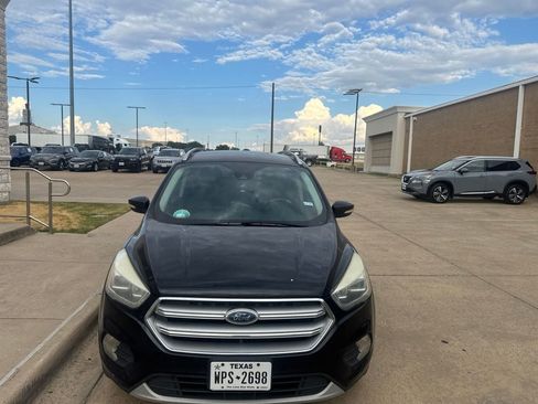 Used 2017 Ford Escape Titanium w/ Equipment Group 301A FWD image 2