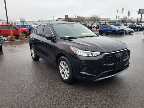 Used 2023 Ford Escape Active image 1