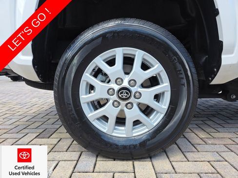 Certified 2025 Toyota Tacoma SR5 AWD/4WD image 19