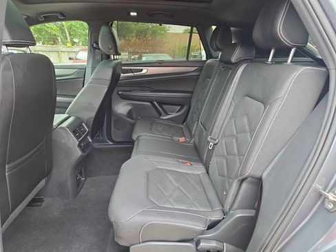 Used 2025 Volkswagen Atlas Cross Sport SE FWD image 25