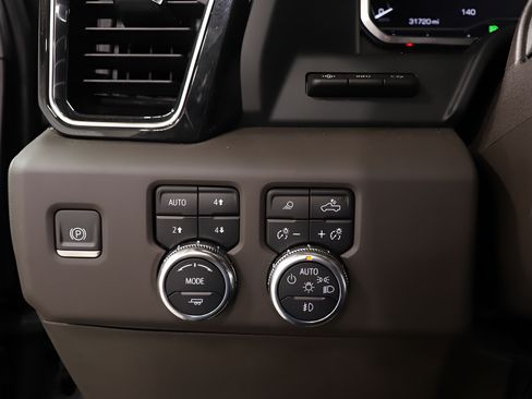 Used 2024 GMC Sierra 2500 Denali w/ Denali Reserve Package AWD/4WD image 19