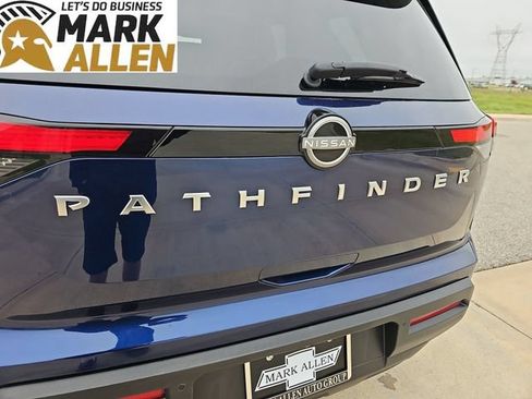 Used 2025 Nissan Pathfinder SV FWD image 31