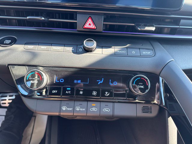 Used 2026 Hyundai Elantra SEL FWD image 22