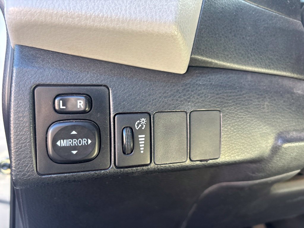 Used 2014 Toyota Corolla LE FWD image 17
