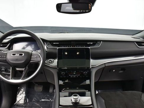 Used 2023 Jeep Grand Cherokee Altitude image 10