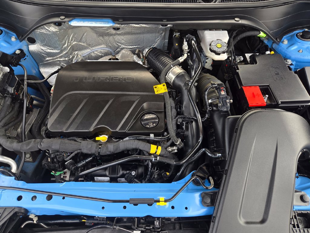 Used 2024 Chevrolet Trax RS w/ Sunroof Package FWD image 32