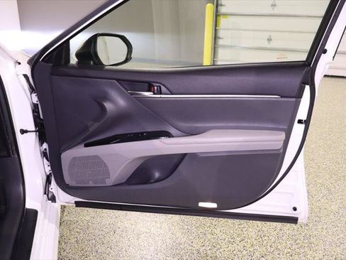 Used 2018 Toyota Camry LE FWD image 35