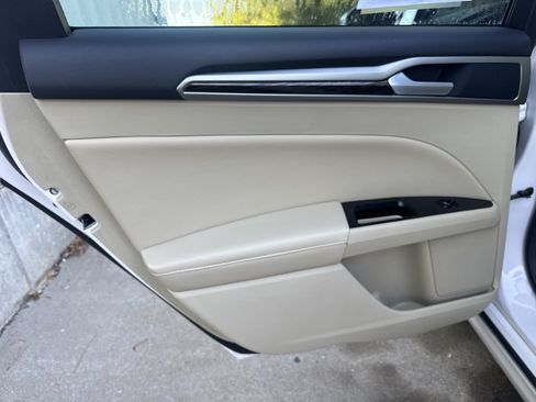 Used 2016 Ford Fusion SE w/ Equipment Group 202A FWD image 10