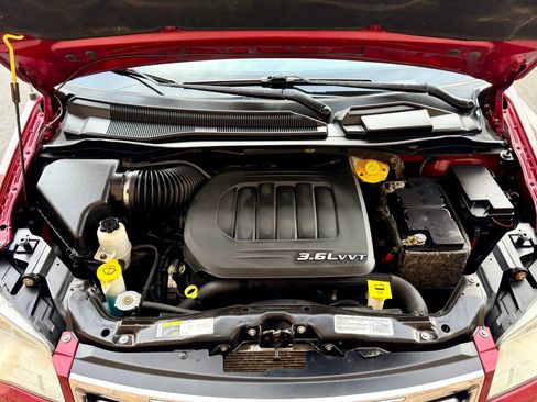 Used 2014 Chrysler Town & Country Touring w/ Trailer Tow Group image 20