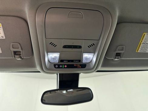 Used 2024 GMC Terrain SLT image 25