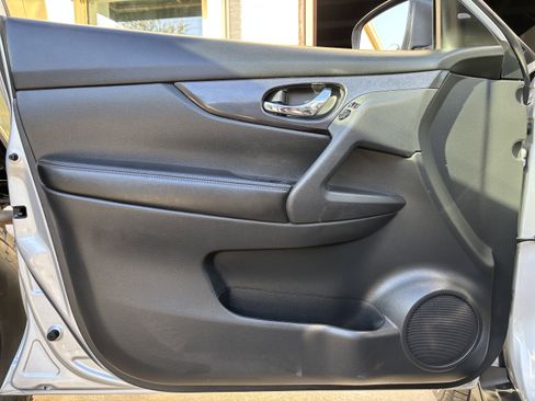 Used 2017 Nissan Rogue S image 47