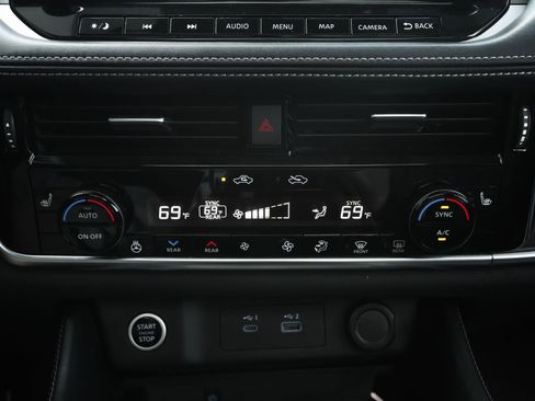 Used 2022 Nissan Rogue Platinum w/ Head-Up Display Package image 16