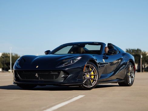 Used 2021 Ferrari 812 GTS image 2